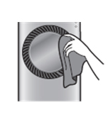 바람문 안쪽 청소 부드러운 솔이나 천으로 바람문 안쪽을 청소하는 이미지